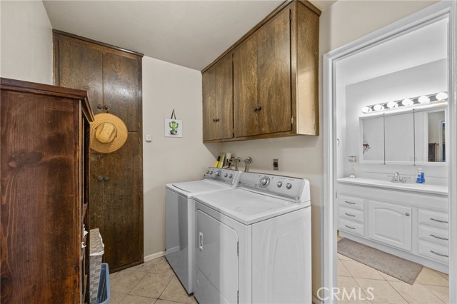 4949 California Avenue, Norco CA: https://media.crmls.org/medias/76814e9d-a4c8-441f-9d1f-8b5746e253f2.jpg