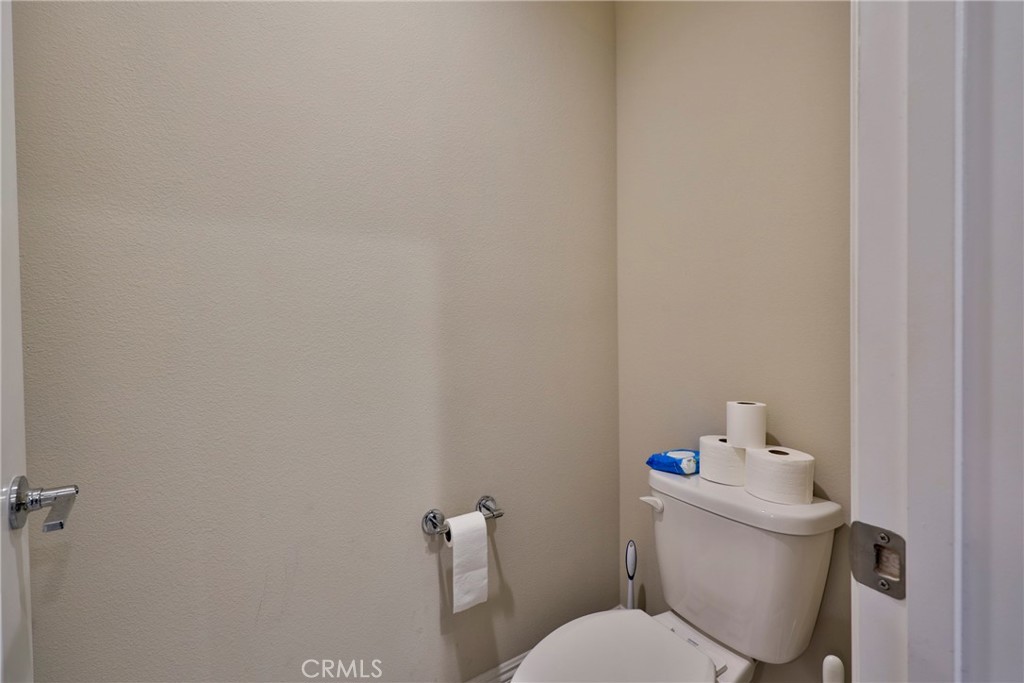 https://media.crmls.org/medias/7681a767-809a-48e8-847a-f6a6c430b4c8.jpg?preset=X-Large