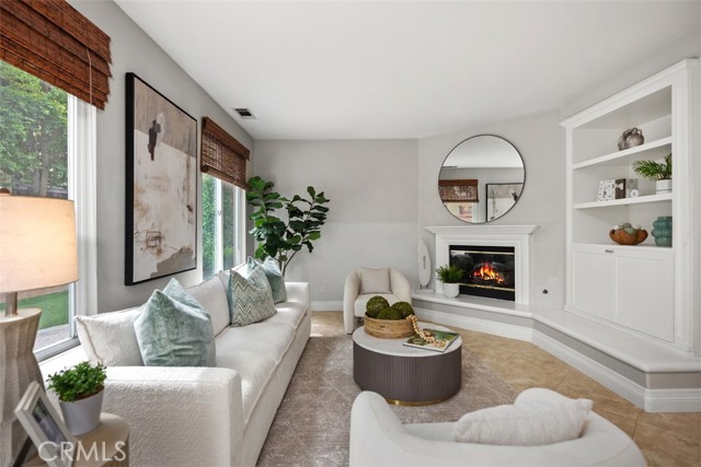 25 Hollyhock Lane, Mission Viejo CA: https://media.crmls.org/medias/76825611-c187-4e19-8a81-caf6e820ac41.jpg