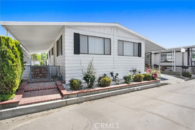 Detail Gallery Image 1 of 21 For 4095 Fruit St #920,  La Verne,  CA 91750 - 2 Beds | 2 Baths
