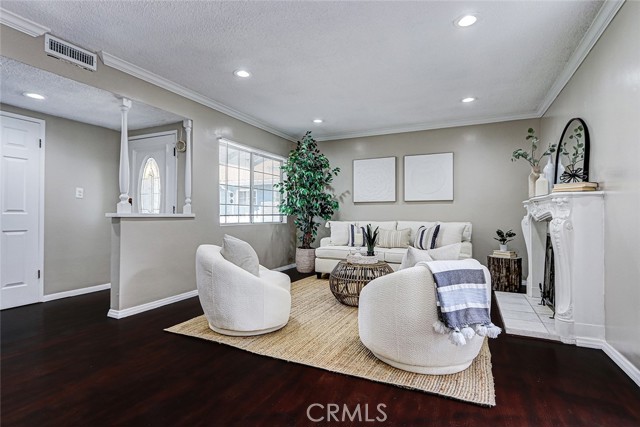 Detail Gallery Image 5 of 34 For 312 N Prospect Ave, Redondo Beach,  CA 90277 - 4 Beds | 2/1 Baths