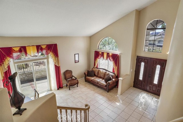 Detail Gallery Image 4 of 34 For 29304 Begonias Ln, Canyon Country,  CA 91387 - 4 Beds | 3 Baths