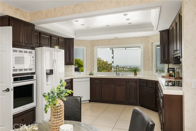 580 S Londerry Ln, Anaheim Hills CA: https://media.crmls.org/medias/76840385-5de3-490b-a318-95ab019e86fa.jpg