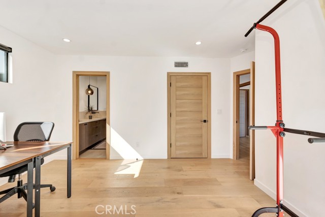 Detail Gallery Image 23 of 72 For 15641 High Knoll Rd, Encino,  CA 91436 - 5 Beds | 4/1 Baths