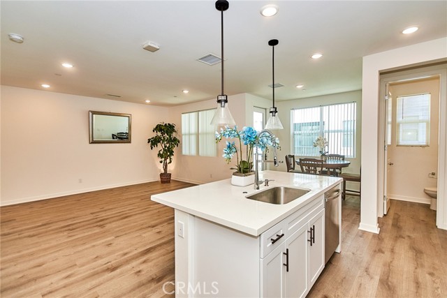 Detail Gallery Image 19 of 39 For 944 N Divino Privado, Ontario,  CA 91764 - 3 Beds | 3/1 Baths