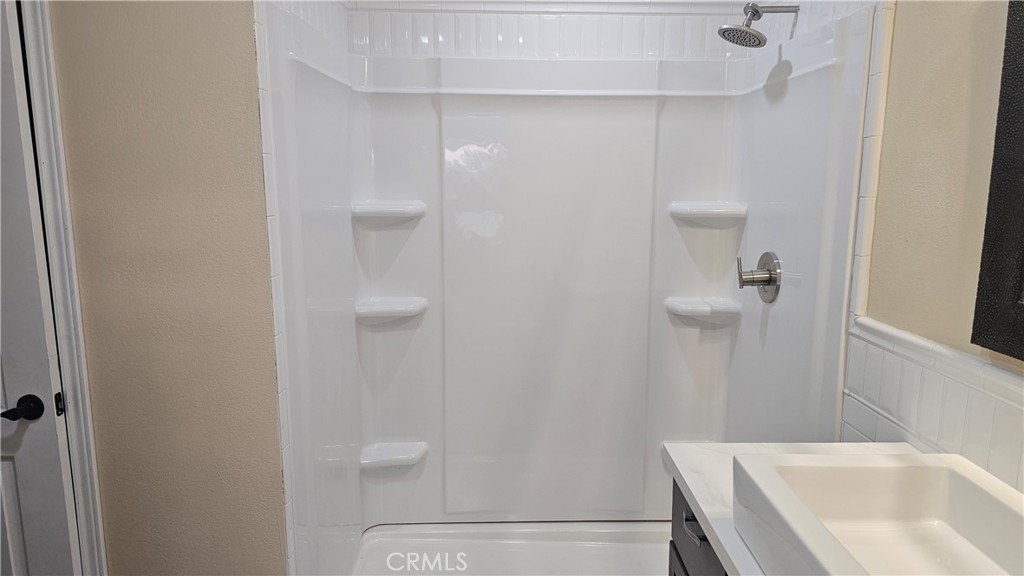 https://media.crmls.org/medias/768545c5-bf9b-4a91-ae40-460e6b3cefcb.jpg?preset=X-Large