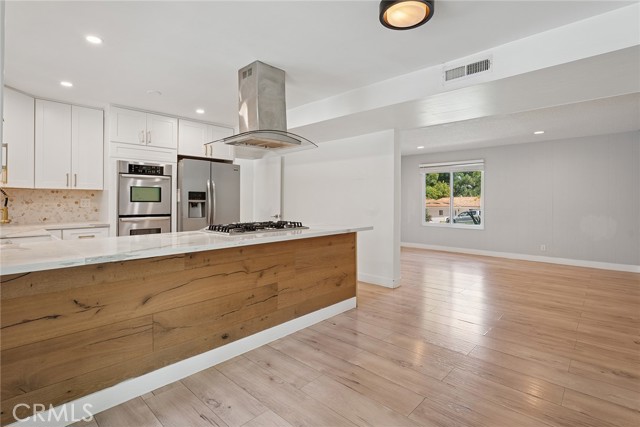 5789 Fairhaven Avenue, Woodland Hills CA: https://media.crmls.org/medias/76859aee-e839-4035-98a0-bac5945146dd.jpg