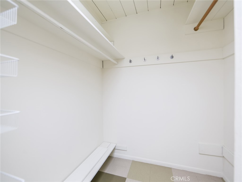 76863939 745a 4428 808d 57eda32ad525