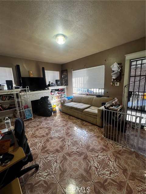 Detail Gallery Image 20 of 21 For 281 E 48th St, Los Angeles,  CA 90011 - – Beds | – Baths