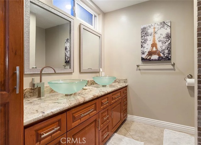 Detail Gallery Image 13 of 18 For 3625 Fredonia Dr #4,  Hollywood Hills,  CA 90068 - 2 Beds | 2 Baths