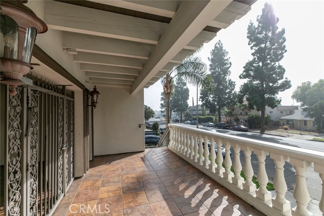 Detail Gallery Image 5 of 21 For 17115 Chatsworth St, Granada Hills,  CA 91344 - – Beds | – Baths