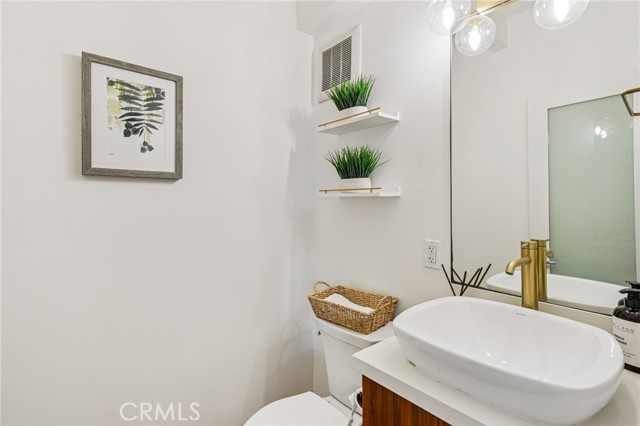 Detail Gallery Image 13 of 31 For 3101 5th St #3,  Santa Monica,  CA 90405 - 2 Beds | 1/1 Baths