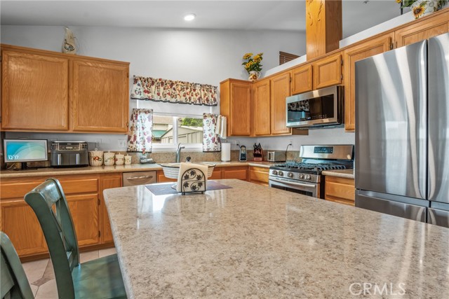 7483 Catalpa Avenue, Highland CA: https://media.crmls.org/medias/768954d1-dbe0-4dc8-8465-162180a8ccda.jpg
