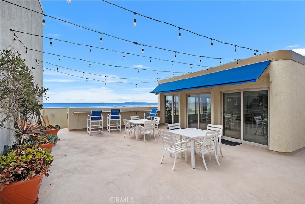 https://media.crmls.org/medias/768b11c4-f0fd-4f1c-b683-57d0800d1751.jpg?preset=X-Large