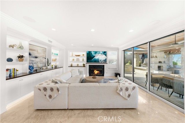 1040 S Summer Breeze Lane, Anaheim CA: https://media.crmls.org/medias/768c0a7e-9d4d-4265-8898-b99037087e25.jpg