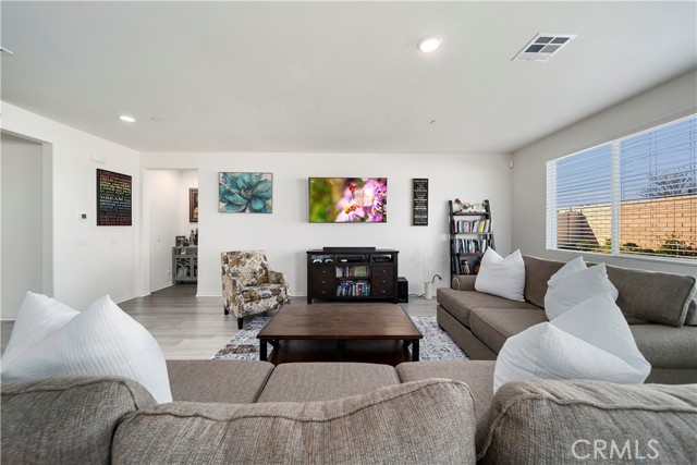 Detail Gallery Image 7 of 48 For 32573 Mckiernan Ln, Menifee,  CA 92584 - 4 Beds | 2/1 Baths