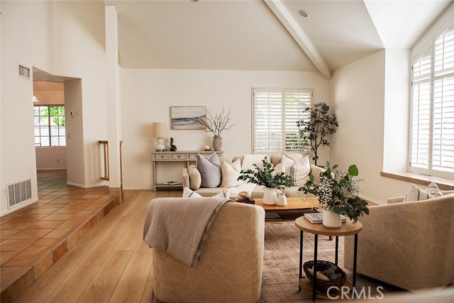 Detail Gallery Image 7 of 28 For 1559 Meadow Cir, Carpinteria,  CA 93013 - 3 Beds | 3 Baths