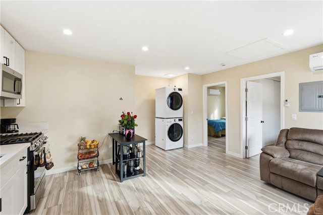 Image 20 of 31 For 4850 Vincent