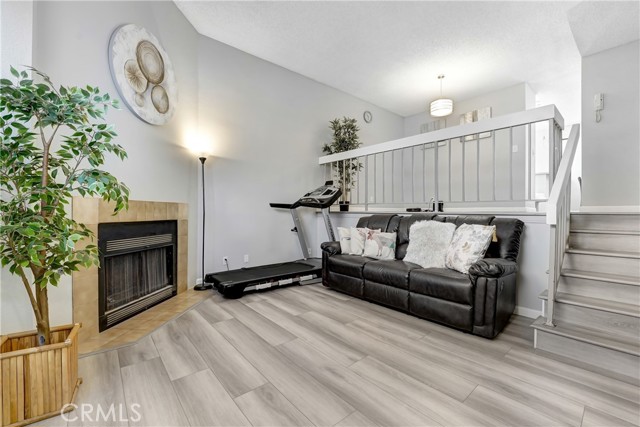 Detail Gallery Image 3 of 20 For 2620 W Grand Ave #E,  Alhambra,  CA 91801 - 3 Beds | 2/1 Baths