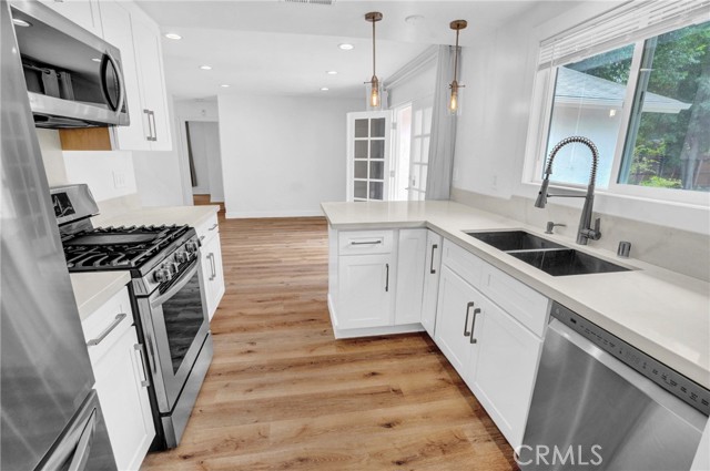Detail Gallery Image 6 of 25 For 4723 Norwich Avenue, Sherman Oaks,  CA 91403 - 3 Beds | 2 Baths