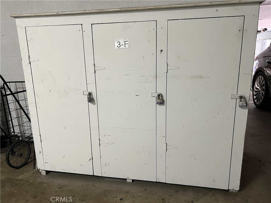 https://media.crmls.org/medias/768d8ab5-36f8-463e-838f-81d315ae569b.jpg?preset=X-Large