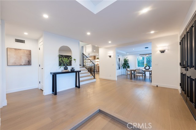 Detail Gallery Image 4 of 45 For 17153 Adlon Rd, Encino,  CA 91436 - 5 Beds | 5/1 Baths