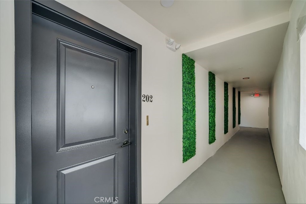 https://media.crmls.org/medias/768dba10-b4db-4ab2-926b-160522624530.jpg?preset=X-Large