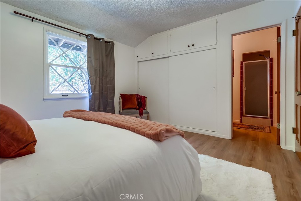 https://media.crmls.org/medias/768e048c-2ba4-4c26-a275-dadd0c96718b.jpg?preset=X-Large