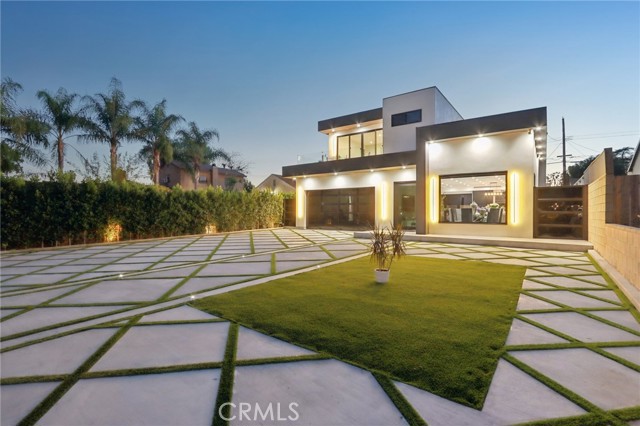 Detail Gallery Image 3 of 61 For 2227 N Lamer St, Burbank,  CA 91504 - 4 Beds | 4/1 Baths