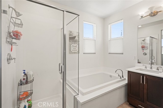 Detail Gallery Image 23 of 42 For 12827 W Hemingway Dr, San Fernando,  CA 91340 - 4 Beds | 2/1 Baths