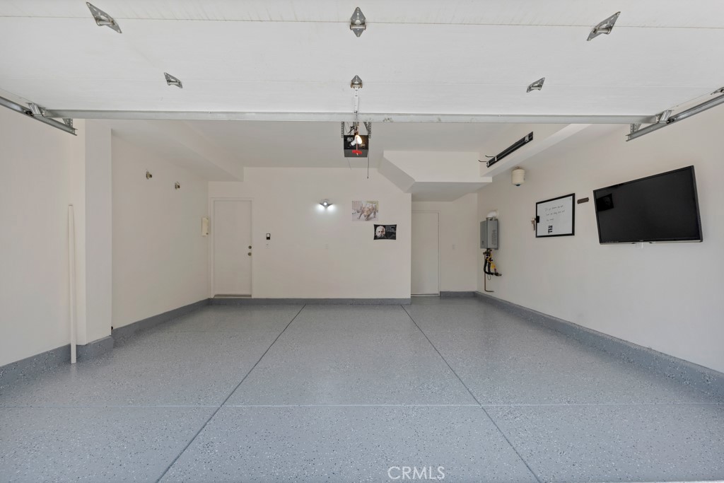 https://media.crmls.org/medias/76909c0a-7d76-405b-828e-bc57ab98bb35.jpg?preset=X-Large
