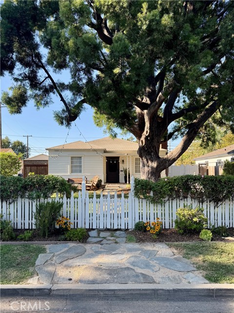 Detail Gallery Image 1 of 68 For 621 E 20th St, Santa Ana,  CA 92706 - 3 Beds | 2 Baths