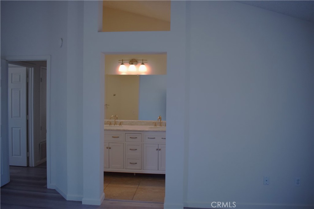 https://media.crmls.org/medias/7690ef54-7c51-49a7-bd0c-0b8be2146fe3.jpg?preset=X-Large
