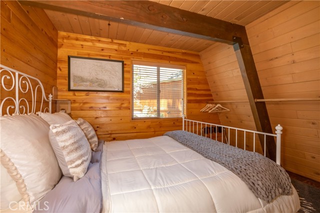 Detail Gallery Image 18 of 38 For 1216 Aspen Dr, Big Bear Lake,  CA 92315 - 3 Beds | 2 Baths