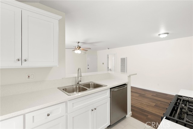 Detail Gallery Image 9 of 28 For 16881 Hoskins Ln #2,  Huntington Beach,  CA 92649 - 1 Beds | 1 Baths