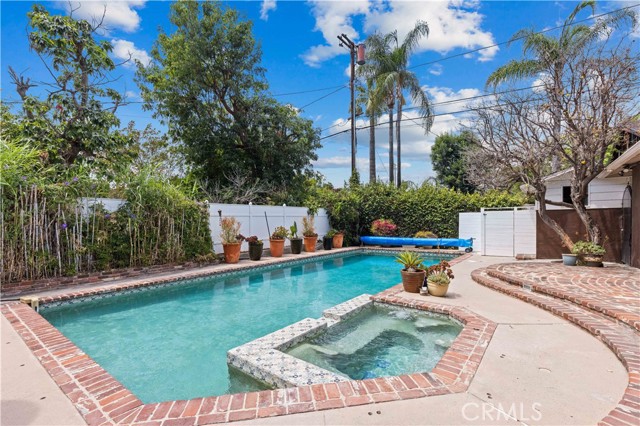 13405 Tiara Street, Valley Glen CA: https://media.crmls.org/medias/769178d8-a851-4c8b-a638-1d36402e7a96.jpg