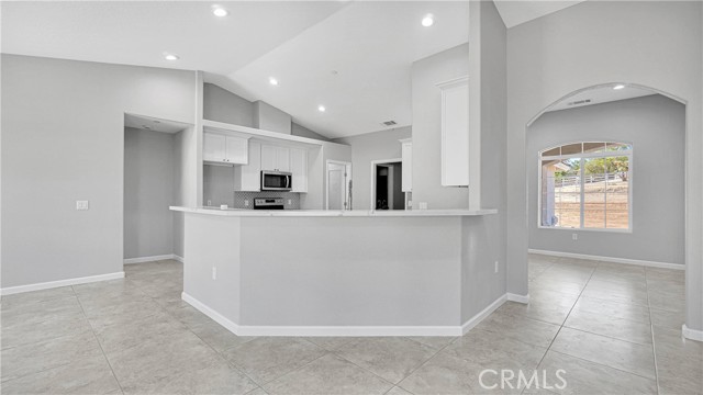 7939 Lassen Avenue, Hesperia CA: https://media.crmls.org/medias/76918507-feed-4822-88fa-d8a5eea205c7.jpg