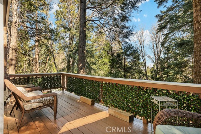 Detail Gallery Image 11 of 26 For 583 W Victoria Ct, Lake Arrowhead,  CA 92352 - 3 Beds | 2 Baths