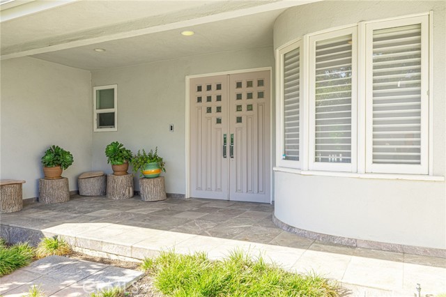 Detail Gallery Image 9 of 62 For 18621 Paseo Nuevo Dr, Tarzana,  CA 91356 - 4 Beds | 3/1 Baths