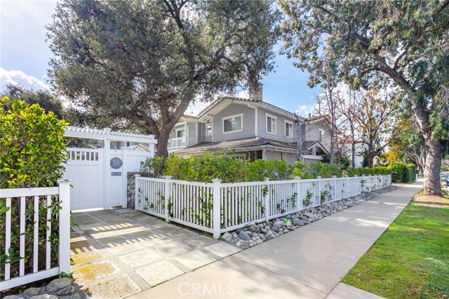 50 W Mountain Street, Pasadena CA: https://media.crmls.org/medias/76921497-fcd6-4ae8-8a82-f3da68a666e8.jpg