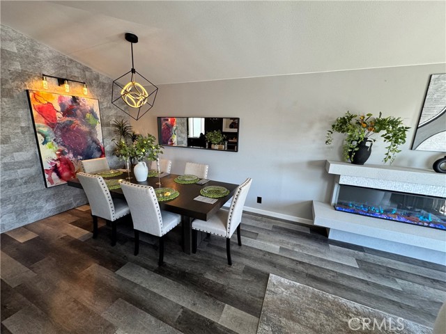 23301 Ridge Route Drive, Laguna Hills CA: https://media.crmls.org/medias/7692ce07-b9c3-4d92-8936-1407717ceea0.jpg
