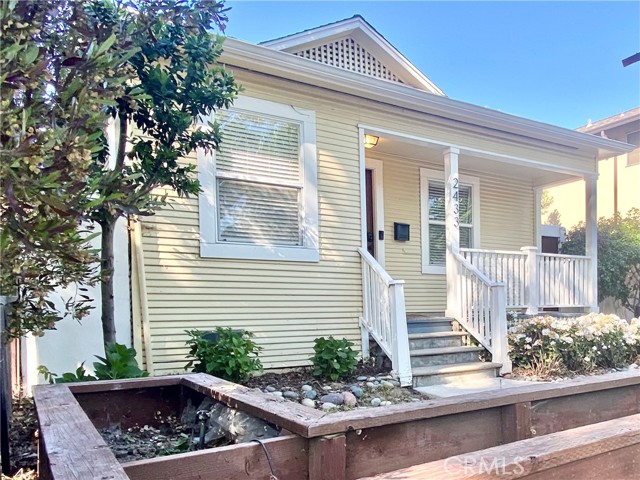 Detail Gallery Image 3 of 31 For 2433 Castro Way, Sacramento,  CA 95818 - 2 Beds | 2 Baths
