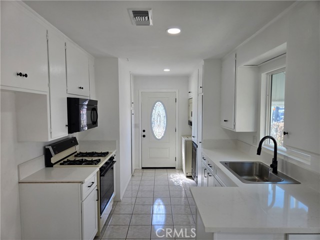 Detail Gallery Image 15 of 38 For 1340 W Holt, Ontario,  CA 91762 - – Beds | – Baths