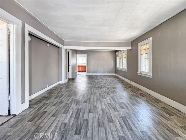 Detail Gallery Image 3 of 29 For 614 W 60th St, Los Angeles,  CA 90044 - – Beds | – Baths