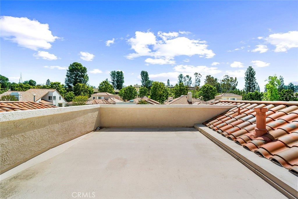 https://media.crmls.org/medias/769422bf-6467-440a-8e39-52c8168fd667.jpg?preset=X-Large