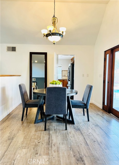 Detail Gallery Image 7 of 28 For 10317 Steven Pl, Chatsworth,  CA 91311 - 4 Beds | 2/1 Baths