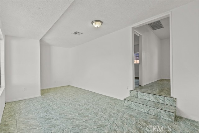 Detail Gallery Image 34 of 58 For 12924 Sproule, Sylmar,  CA 91342 - 4 Beds | 3 Baths