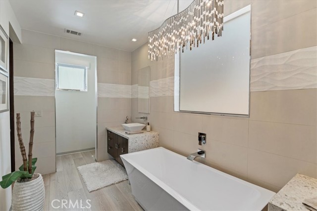 29 W Neapolitan Lane, Long Beach CA: https://media.crmls.org/medias/7694c5f0-8a4c-41f2-9dc9-ed61784a2185.jpg