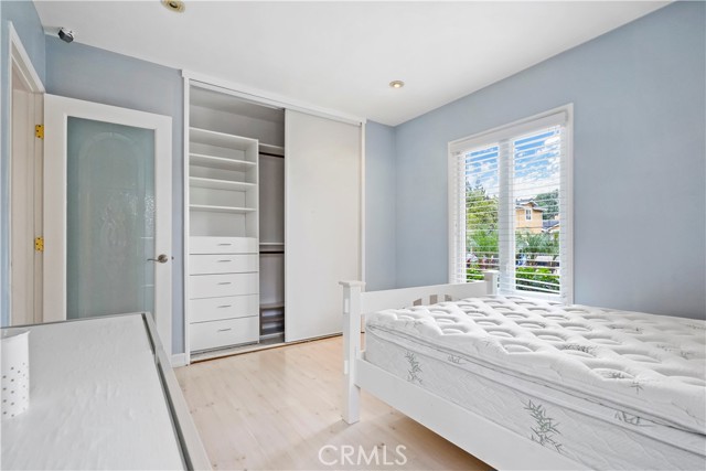 Detail Gallery Image 14 of 27 For 5362 Yolanda Ave, Tarzana,  CA 91356 - 3 Beds | 3 Baths