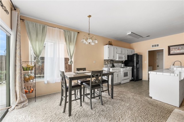 Detail Gallery Image 6 of 22 For 1213 E Bachelor, Bakersfield,  CA 93307 - 3 Beds | 2 Baths